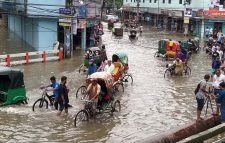 পানিতে ভাসছে সিলেট