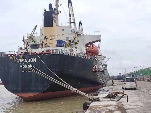 ভারত থেকে গমভর্তি জাহাজ এসেছে বন্দরে