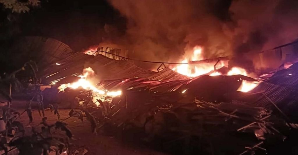 ডেমরায় সিটি গ্রুপের প্লাস্টিক গোডাউনে আগুন, নিয়ন্ত্রণে ৭ ইউনিট