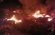 ডেমরায় সিটি গ্রুপের প্লাস্টিক গোডাউনে আগুন, নিয়ন্ত্রণে ৭ ইউনিট