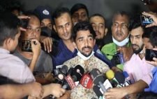 অধিনায়কত্ব ছাড়লেন মুমিনুল