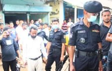 অবৈধ মজুদ ও সবেশি দামে তেল বিক্রির দায়ে জরিমানা, দোকান সিলগালা