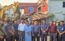 শেরপুরে সড়ক ও জনপথের ৫ একর জায়গা থেকে ২শতাধিক দোকান উচ্ছেদ