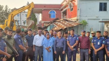 শেরপুরে সড়ক ও জনপথের ৫ একর জায়গা থেকে ২শতাধিক দোকান উচ্ছেদ