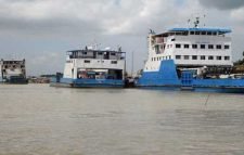 ৩ দিন ধরে রানীগঞ্জ ফেরি চলাচল বন্ধ : জনদুর্ভোগ চরমে