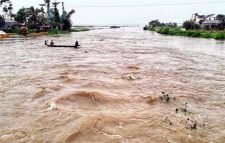 দেশে রেমালের তাণ্ডবে লণ্ডভণ্ড উপকূল : নিহত ৩