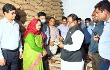 খাদ্য নিরাপত্তা নিশ্চিত করতে সরকার কাজ করছে – খাদ্যমন্ত্রী সাধন চন্দ্র মজুমদার