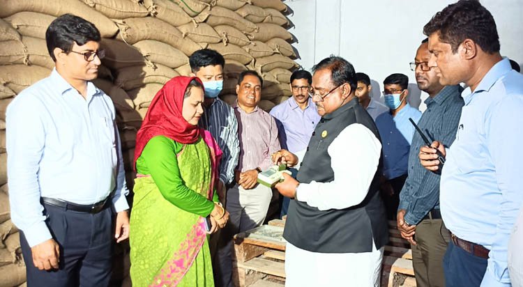 খাদ্য নিরাপত্তা নিশ্চিত করতে সরকার কাজ করছে – খাদ্যমন্ত্রী সাধন চন্দ্র মজুমদার