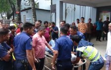 গাছের সাথে ধাক্কা লেগে পুলিশের এসআই নিহত, এ ঘটনায় ৫ পুলিশ সদস্য ও ৩ আসামী আহত