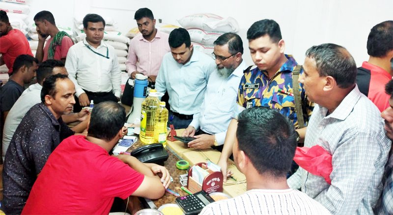 কালিঘাটে গুদামে মজুদ ছিলো ৫ টন সয়াবিন তেল