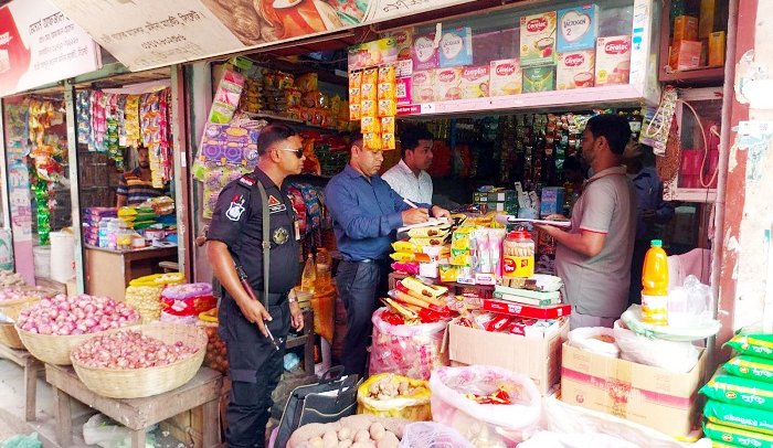 সয়াবিন তেলে কারসাজি: সিলেটে ৭ প্রতিষ্ঠানকে জরিমানা