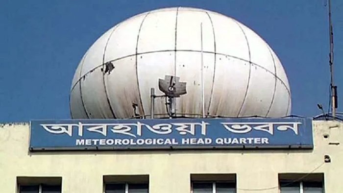 সাগরের নিম্নচাপ ঘূর্ণিঝড়ে রূপ নিতে পারে আজ