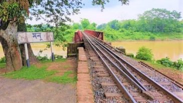 জেলার ট্রানজিট পয়েন্ট মনু রেলওয়ে স্টেশন এখন নীরব নিস্তব্ধ