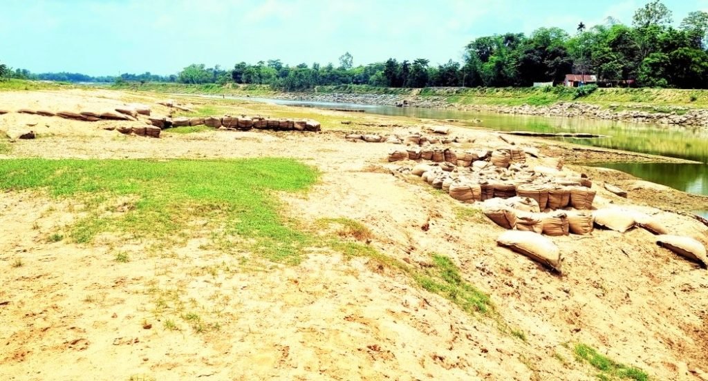 মনু নদীর বাঁধ স্থায়ী সংরক্ষণে ১ হাজার কোটি টাকার কাজে অনিয়মের অভিযোগ