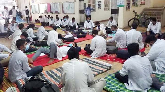 হল সংস্কারের দাবিতে ওসমানী মেডিকেল কলেজ শিক্ষার্থীদের বিক্ষোভ