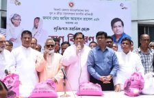 সিলেটে বন্যাদুর্গতদের পাশে ক্রীড়া প্রতিমন্ত্রী