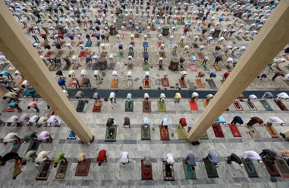 করোনা বাড়তে থাকায়,মসজিদে নামাজের জন্য বিশেষ নির্দেশনা