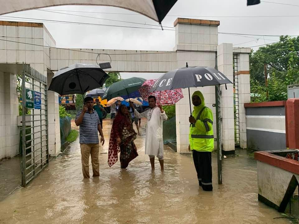 খলিলপুর ইউনিয়নের বন্যা কবলিত কয়েকটি গ্রাম ও আশ্রয়কেন্দ্র পরিদর্শন-সৈয়দা জোহরা আলাউদ্দিন এমপি