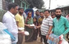 গরীব ও অসহায় পরিবারের মাঝে খাদ্য সামগ্রী ত্রাণ বিতরণ করেন স্বেচ্ছাসেবক লীগের কেন্দ্রীয় সহ-সভাপতি সুব্রত পুরকায়স্থ