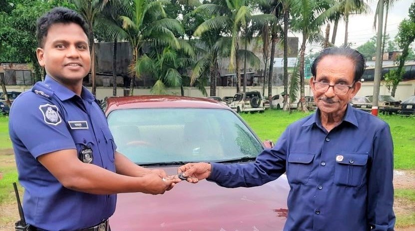 সদর থানায় চোরাইকৃত প্রাইভেট কার উদ্বার করে প্রকৃত মালিকের কাছে হস্তান্তর