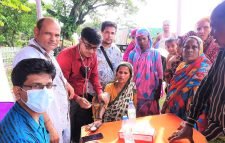 পৌর মেয়র ফজলুর রহমানের উদ্যোগে বন্যার্থ মানুষের মধ্যে ফ্রি মেডিকেল ক্যাম্প