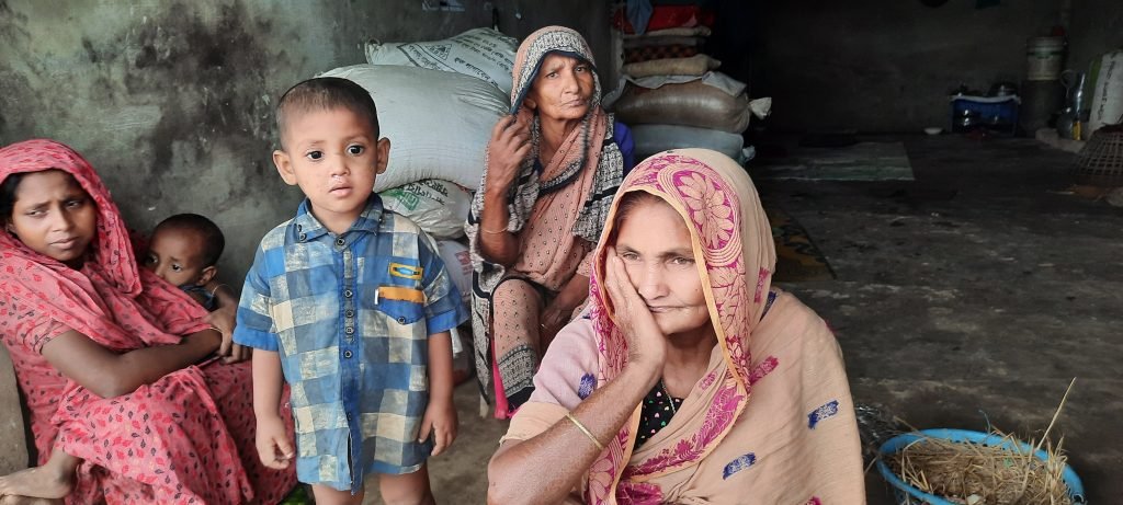 মৌলভীবাজারে আড়াই লক্ষ মানুষ পানিবন্ধি:মনুনদীর পানি বিপদসীমার উপর দিয়ে প্রবাহিত 