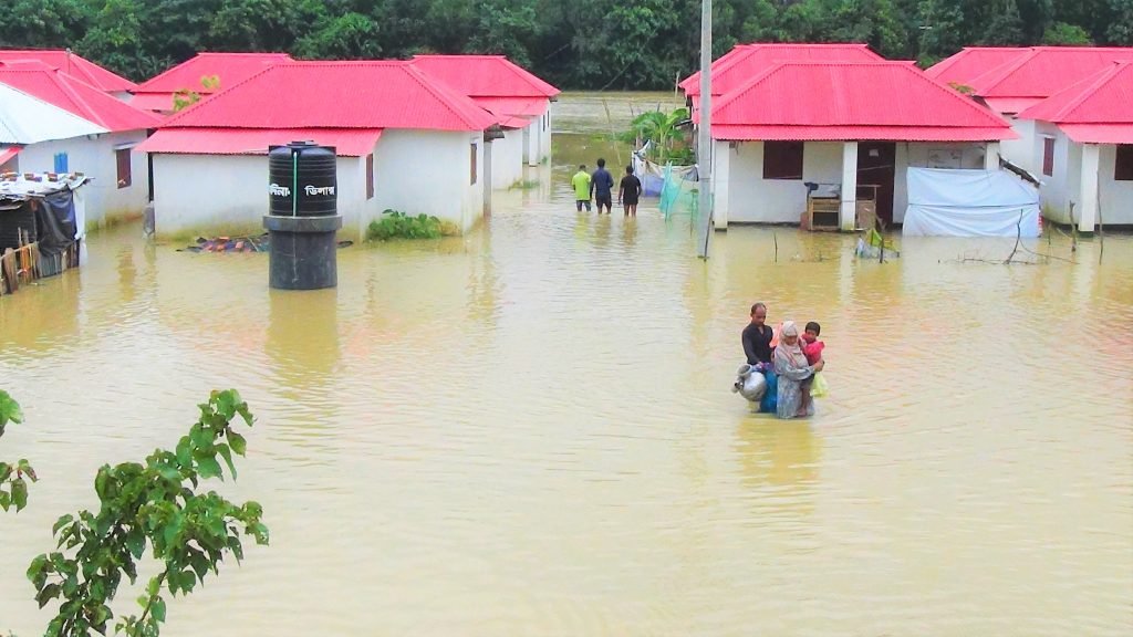 মৌলভীবাজারে আশ্রয়ণ প্রকল্পের ঘরে পানি, দুর্ভোগ