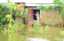 কুলাউড়ায় আশ্রয়কেন্দ্রে থাকা মানুষের দুশ্চিন্তা
