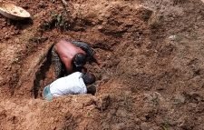 কমলগঞ্জে ৫মাস পর কবর থেকে যুবকের লাশ উত্তোলন