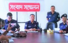 পুলিশের সংবাদ সম্মেলন জুড়ীতে ডাকাতির ৭২ ঘন্টার মধ্যে ৪ ডাকাত গ্রেফতার