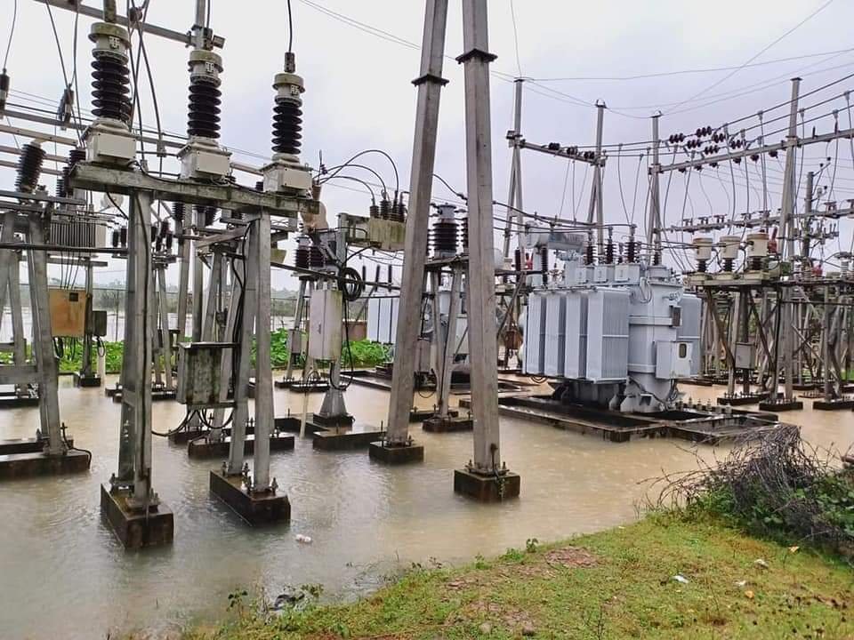 কুলাউড়ায় বন্যার পানি বাড়ায় বিদ্যুতের দুটি ফিডার বন্ধ ঘোষণা ! জুড়ী উপজেলা বিদ্যুৎহীন