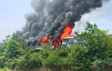 শমশেরসগরের কাছে পারাবত এক্সপ্রেস ট্রেনের তিনটি বগি আগুনে ভস্মিভূত : ৪ ঘন্টা পর সিলেটের সঙ্গে রেল যোগাযোগ স্বাভাবিক