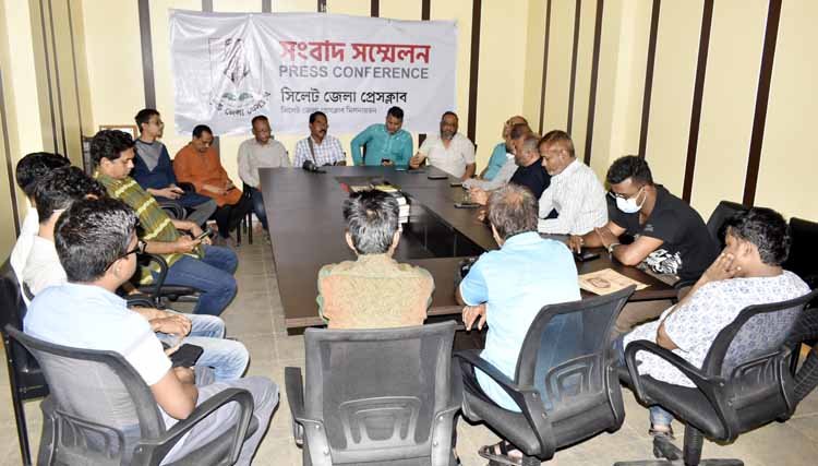 সিলেট জেলা প্রেসক্লাব নেতৃবৃন্দের সাথে লন্ডন বাংলা প্রেসক্লাবের কোষাধ্যক্ষ সালেহ আহমদের মতবিনিয়ময়