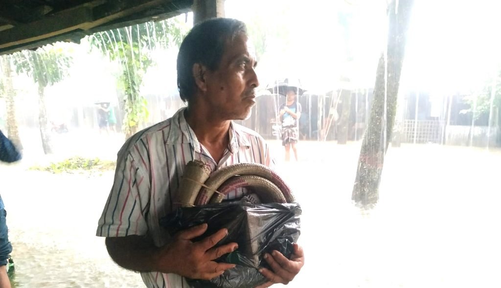 দীর্ঘ বন্যায় পাটী শিল্পীদের দুর্দিন নিরেন্দ্র’র দীর্ঘশ্বাস ‘এভাবে আর দিন চলছে না’