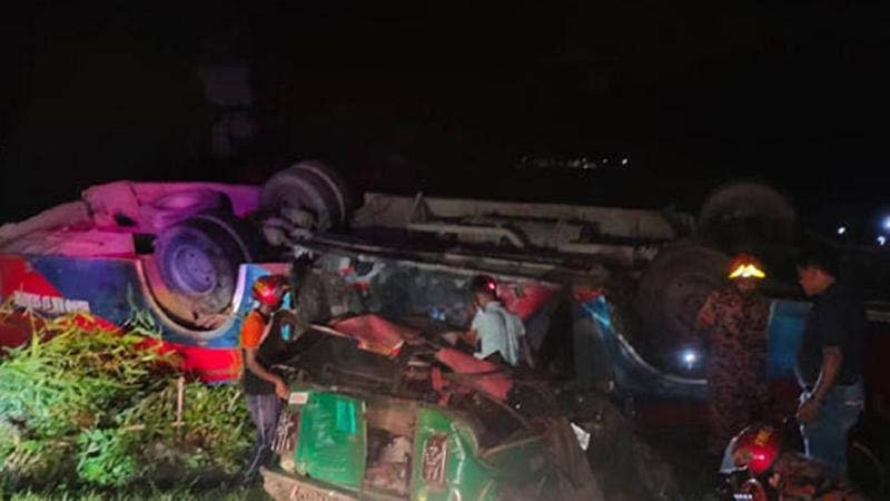 পটিয়ায় বাস-অটোরিকশা সংঘর্ষে নিহত ৬