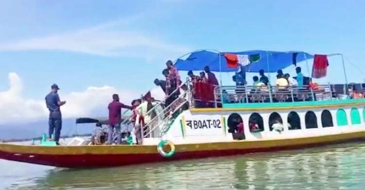 হাওরে বিকট শব্দে গান বাজিয়ে ঘোরাঘুরি, ১৭ নৌযানকে জরিমানা