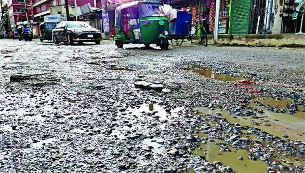 বন্যয় ভেঙে যাওয়া সড়ক সংস্কারে প্রয়োজন ৪০০ কোটি টাকা