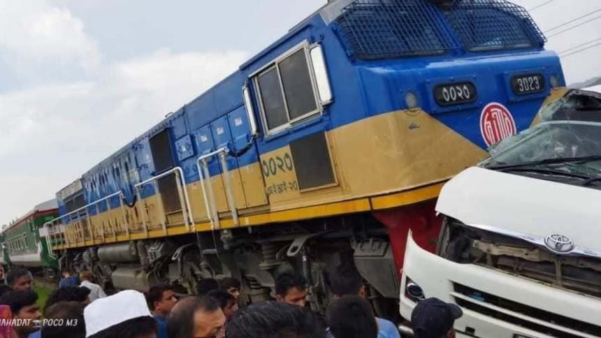 মিরসরাইয়ে ট্রেন দুর্ঘটনা: ৫ জনের অবস্থা আশঙ্কাজনক