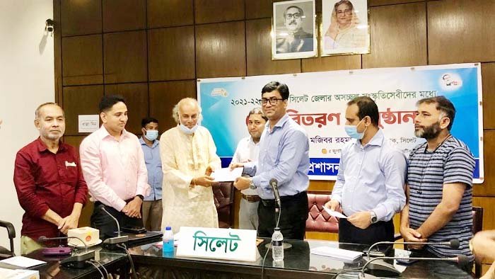 সিলেটে ৪৪ সংস্কৃতিসেবী পেলেন ৮ লাখ টাকা