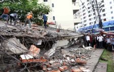 নগরে সওজ ও সিসিকের উচ্ছেদ অভিযানে গুড়িয়ে দেয়া হলো বহুতল ভবন