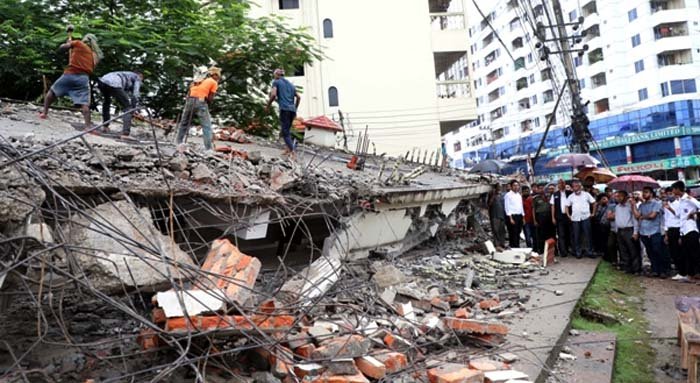 নগরে সওজ ও সিসিকের উচ্ছেদ অভিযানে গুড়িয়ে দেয়া হলো বহুতল ভবন