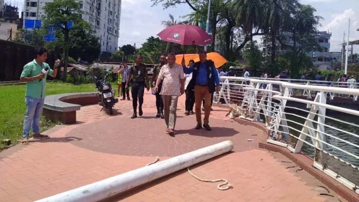 একটি ল্যাম্পপোস্ট নিয়ে মুখোমুখি সিসিক ও কারা কর্তৃপক্ষ