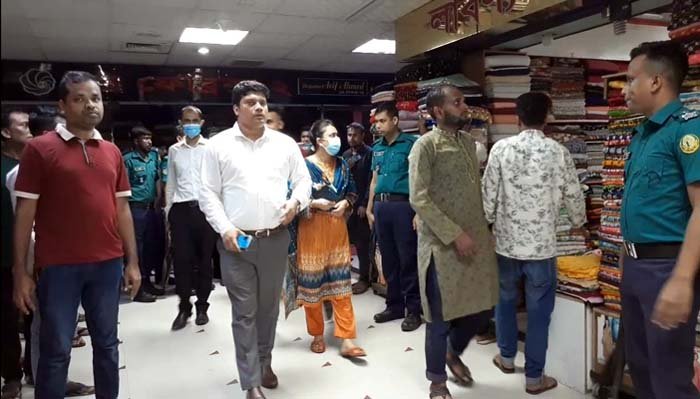 সিলেট নগরীতে রাত ৮টার পর দোকানপাট বন্ধে অভিযান