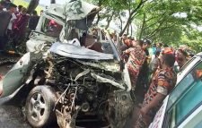 হবিগঞ্জে বাস-মাইক্রোবাস সংঘর্ষে নারীসহ নিহত ৪