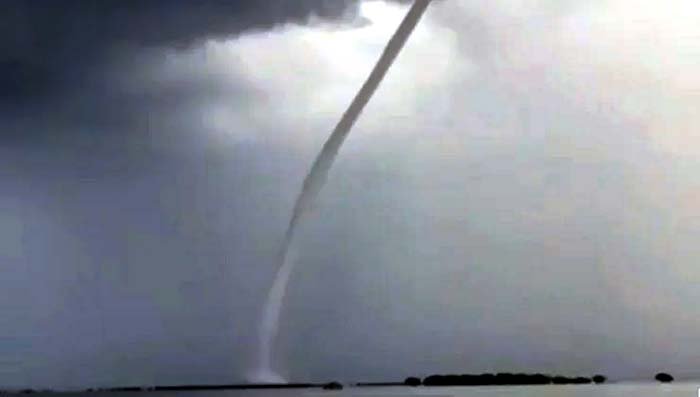 হাকালুকির টর্নেডো: ভূমিতে আঘাত হানলে মহাবিপদ