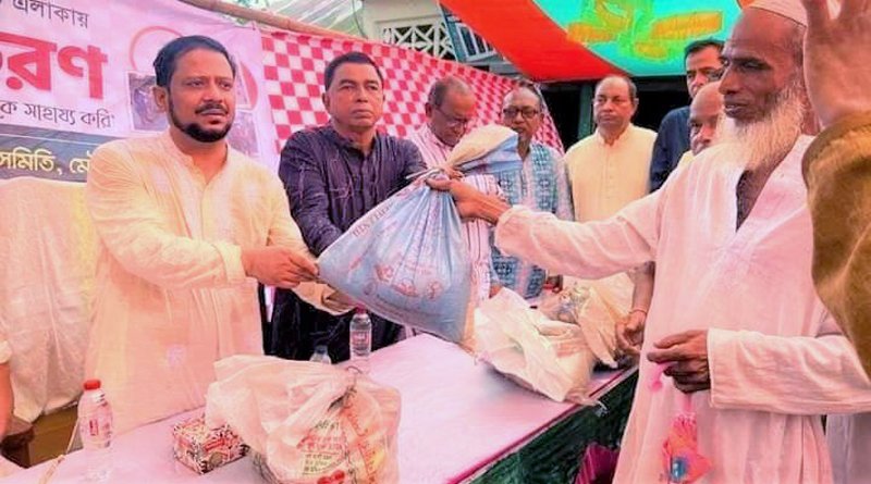 বিচার বিভাগ ও আইনজীবি সমিতির পক্ষে মৌলভীবাজারের পানিবন্ধি মানুষের মাঝে ত্রাণ বিতরণ