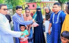 বানভাসিদের মাঝে কোরবানির মাংস বিতরণ করলেন জেলা প্রশাসক মীর নাহিদ আহসান