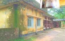 বড়লেখা আদালত ভবন ধসে পড়ার আশংকা : ঝুঁিক নিয়ে চলছে বিচারকার্য