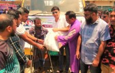 মৌলভীবাজারে  জাকির হোসেন উজ্জ্বলের উদ্যোগে জেলার বন্যাদূর্গত  পরিবারের মাঝে খাদ্যসামগ্রী বিতরণ