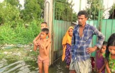 মৌলভীবাজারে বন্যা পানি ধীর গতিতে কমছে, বাড়ছে রোগ